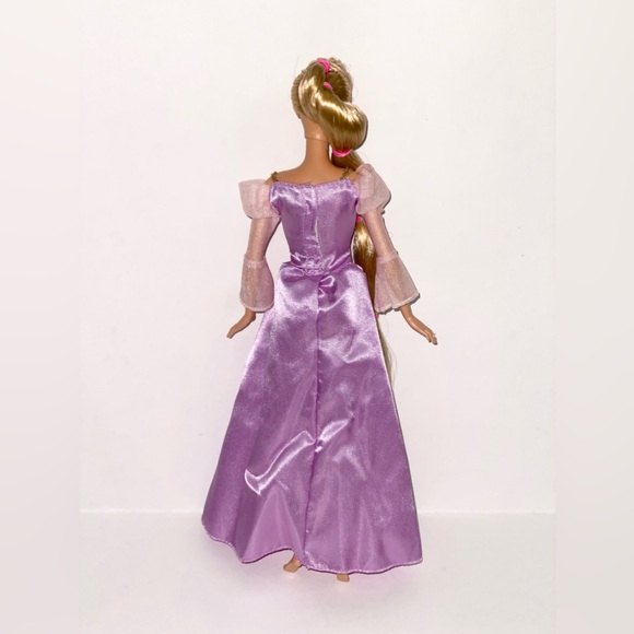 2004 Barbie The Fairytale Collection - Rapunzel Doll Mattel #B5826 - Picture 3 of 11